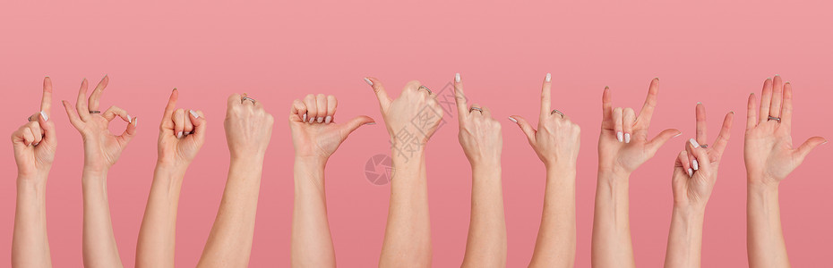 女手在各种场合的几不同手势使粉红色背景的近身更接粉红色背景背景图片