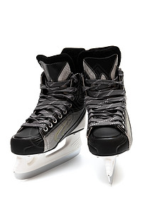 新的和现代黑溜冰鞋关闭图片