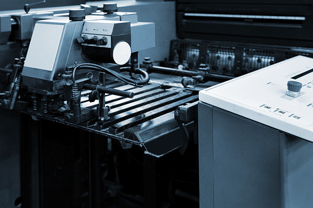 现代印刷厂的测地设备图片