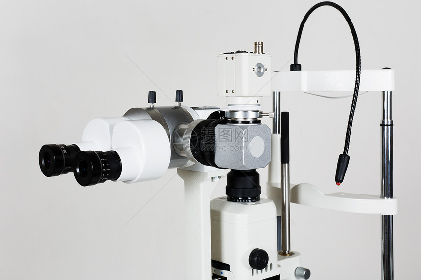 现代和强大的医学研究显微镜图片