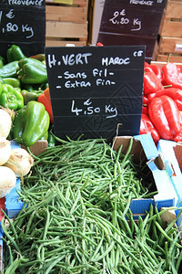 法国普罗旺斯一个当地市场的Haricotsverts或普通绿豆图片