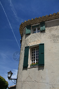 法国普罗旺斯一栋老房子的窗图片