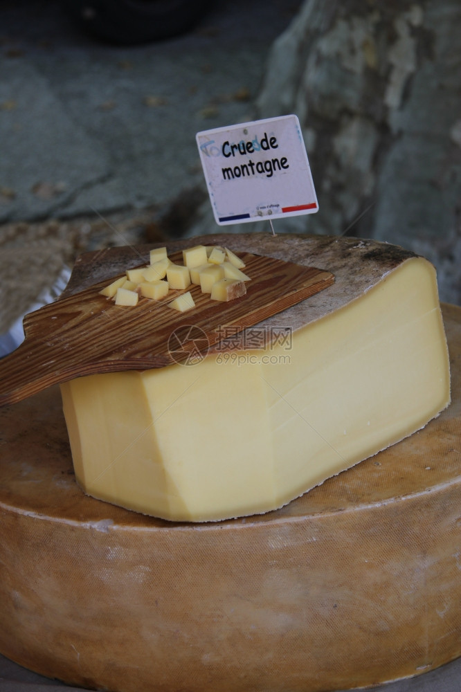 法国普罗旺斯当地市场的法国奶酪图片