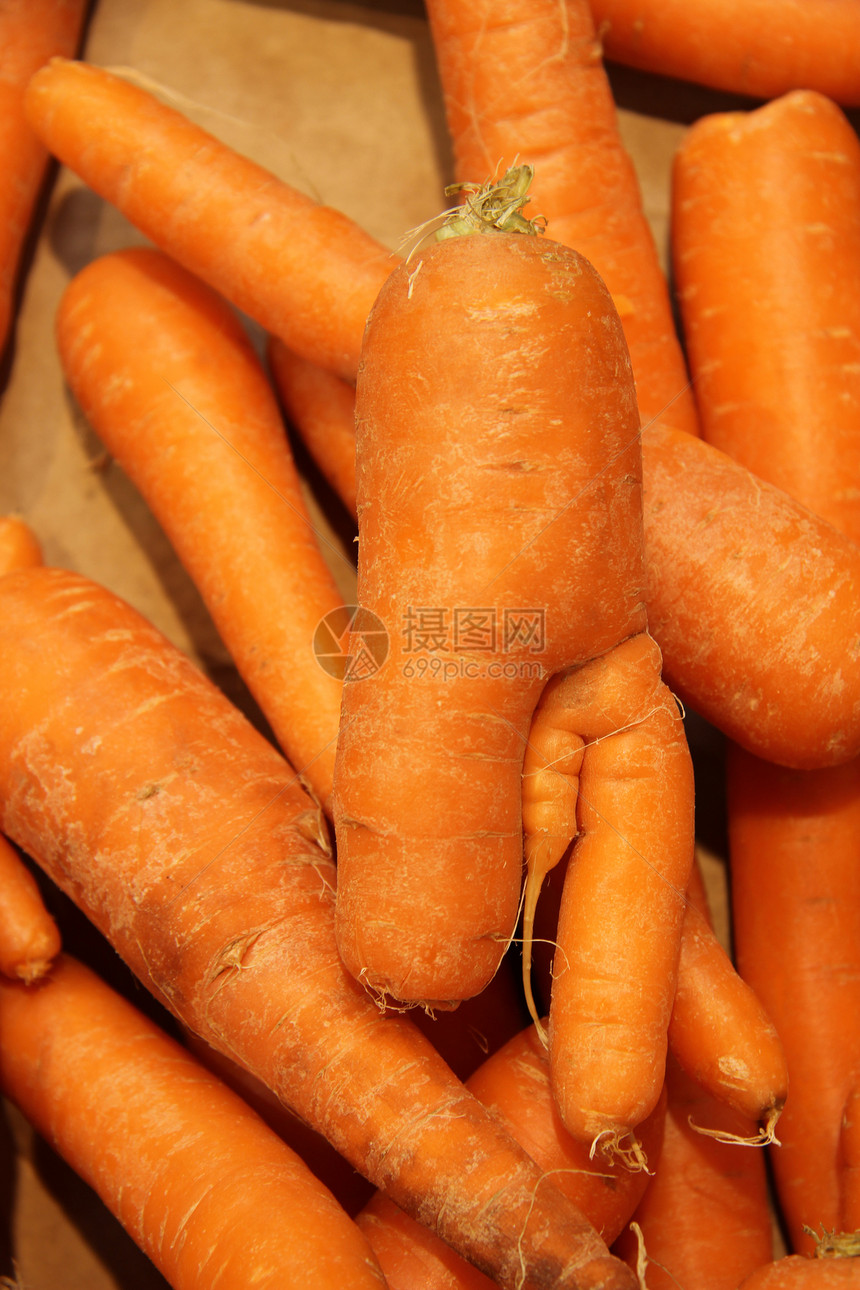 法国商店的天然胡萝卜图片