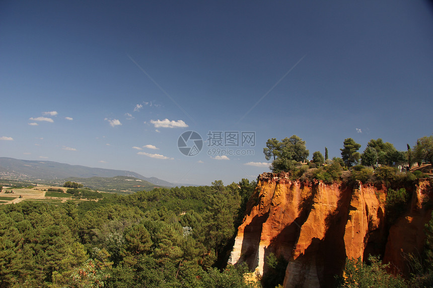 法国南部鲁西隆的赭色岩石图片