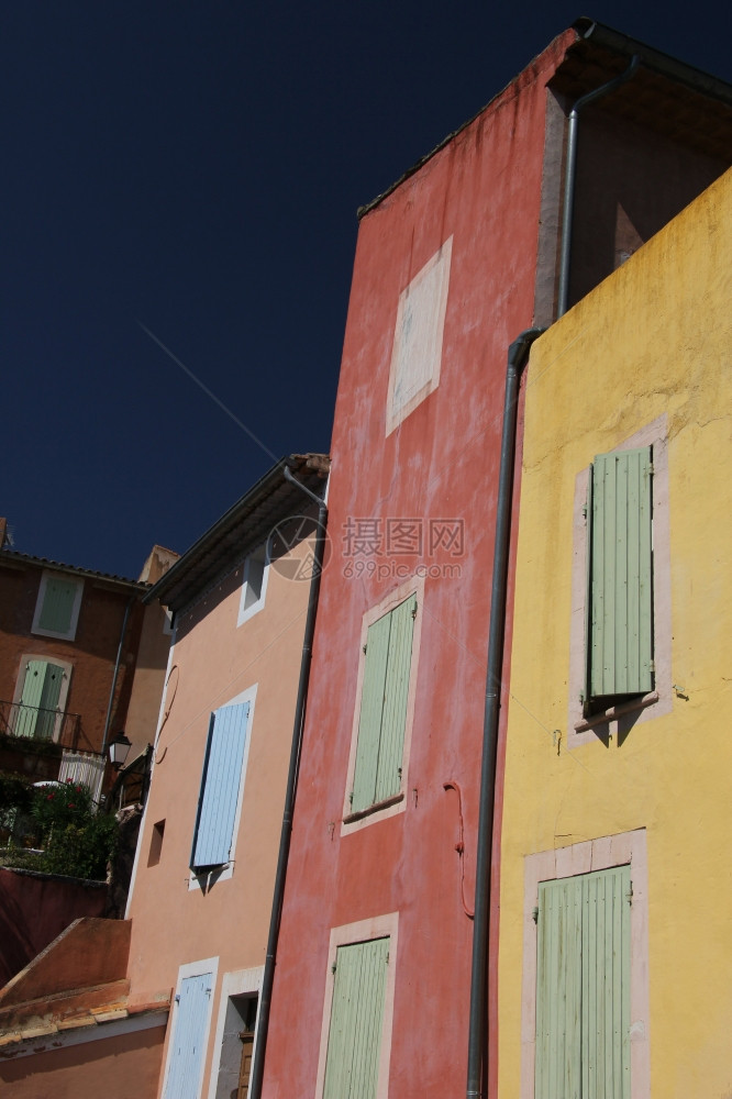 法国Roussillon村有色房屋图片