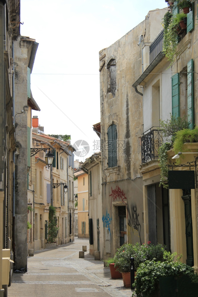 普罗旺斯州Arles旧房子街图片