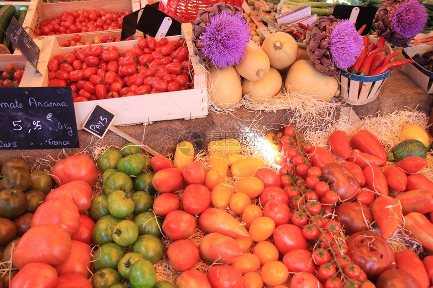 普罗旺斯市的番茄和其他蔬菜图片