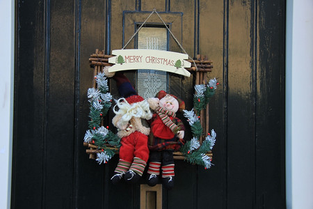 门前的圣诞快乐装饰图片