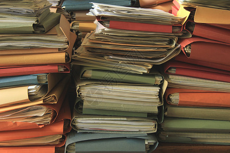 堆叠的办公室文件的堆放文件图片