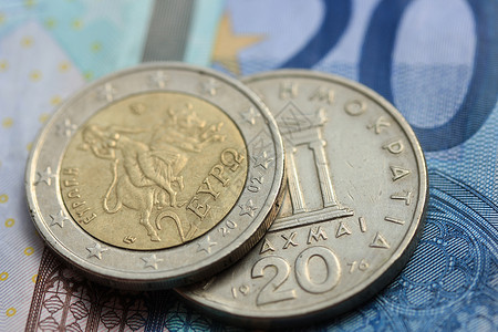 钞票上的希腊德拉克马和欧元硬币高清图片