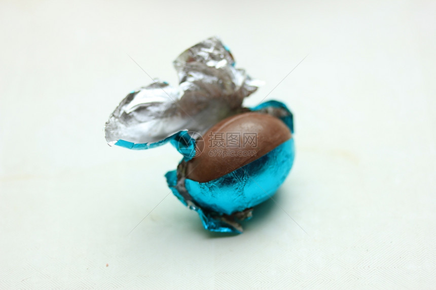 蓝金属宝石中的巧克力东面蛋图片