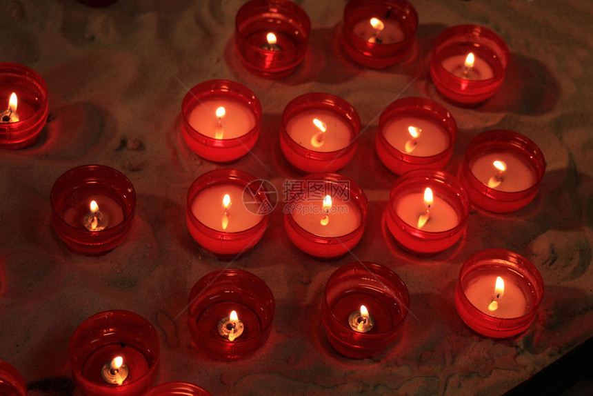 罗马天主教堂长的蜡烛教堂图片