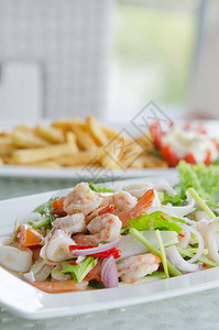混合蔬菜和虾泰国辣椒沙拉图片
