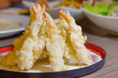 日本鱼蔬菜和面粉的深炸条图片