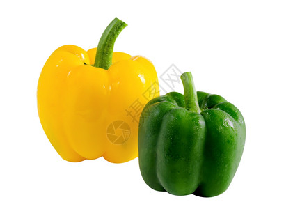 白色背景的黄胡椒和绿铃辣图片