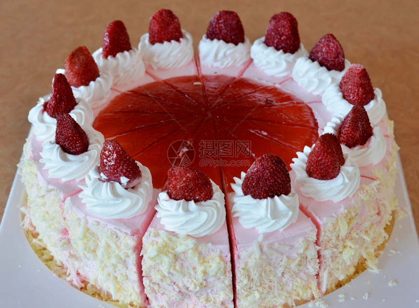 草莓冰淇淋蛋糕美丽的装饰水果蛋糕图片