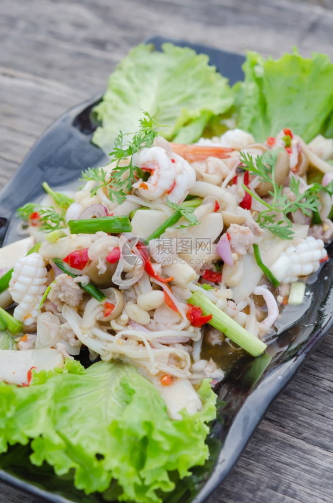 辣椒沙拉虾和混合蔬菜亚洲食品图片
