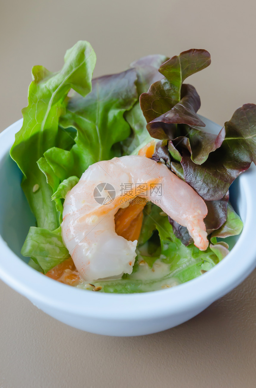 橡叶生菜沙拉和蓝碗虾图片