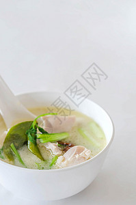 泰国辣鸡汤椰子牛奶蘑菇浓的加兰茄柠檬草卡法尔石灰叶香肠图片
