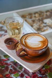 热咖啡拿铁含心形拉花图案图片