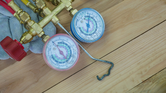 HVAC气压计测量充填空调器设备的工具图片