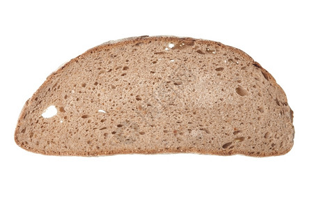 白色背景的黑麦面包切片图片