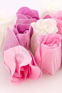 粉色紫和白美丽的豪华肥皂玫瑰背景图片