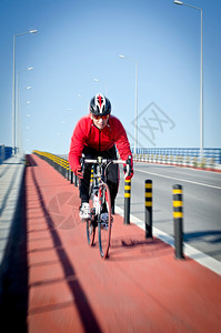 骑自行车的人着图片