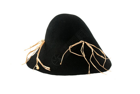稻草人黑色的帽子与一些稻草隔离在白色背景图片