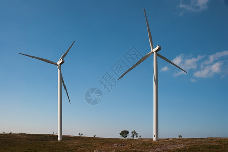 草原涡轮机风力发电图片
