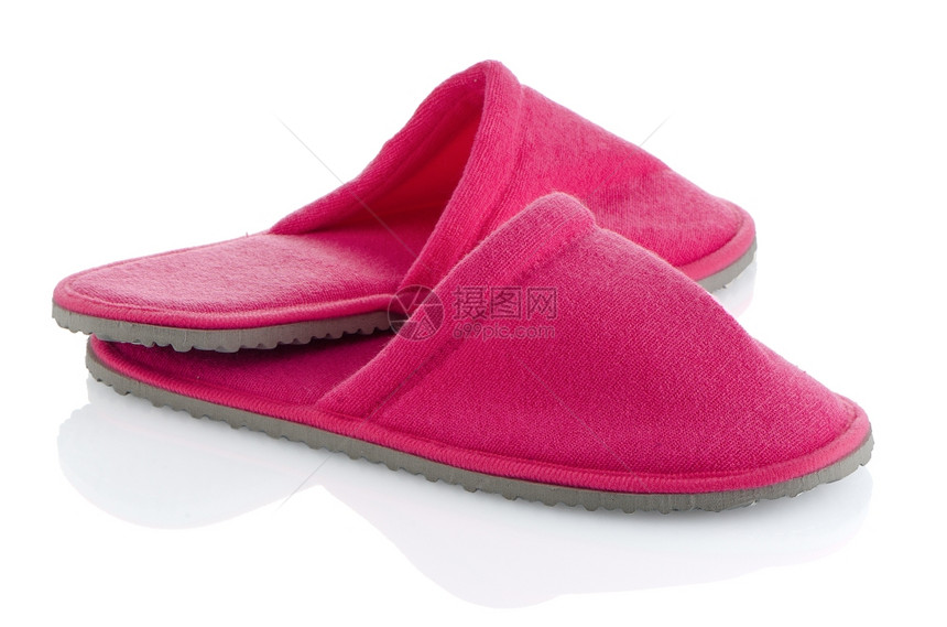 白色背景的粉红拖鞋图片