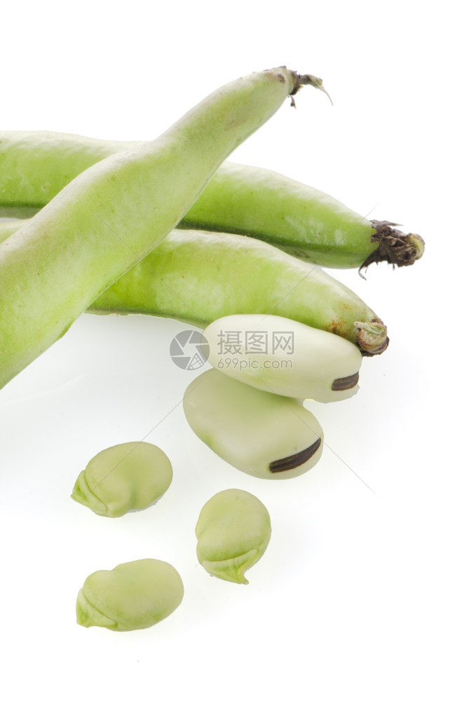 白色背景的绿豆图片