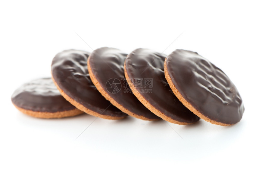 Straberry填补饼干巧克力顶部与白色背景隔绝图片