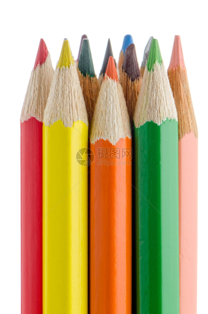 关闭白背景上不同颜色的彩铅笔图片