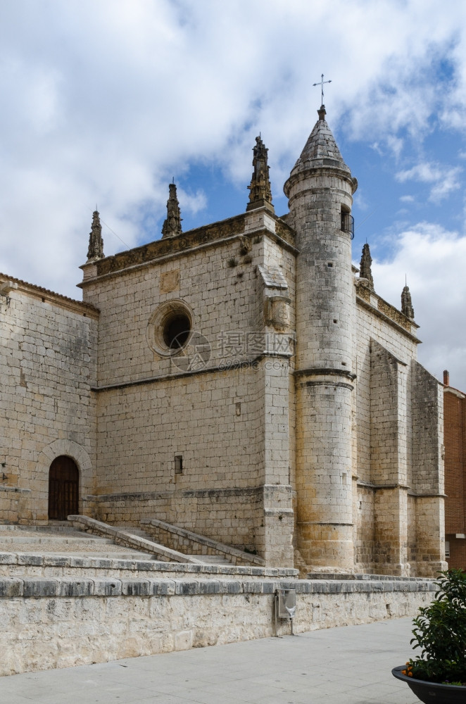 位于巴利亚多德省的托西拉斯班牙SanAntonin教堂天主君于149年与葡萄牙王冠签署了托德西拉斯条约图片