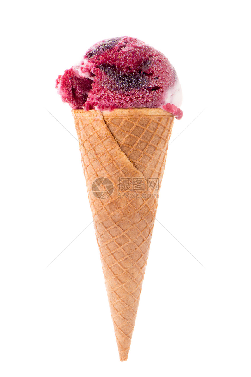 冰淇淋甜圈与一勺红果孤立在白色背景图片
