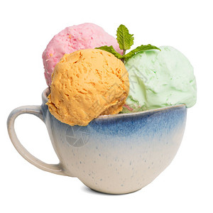渐变色的陶瓷碗里装满了冰淇淋球背景图片
