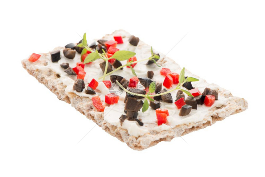 芝士红铃椒橄榄和百草枯的开胃面包健康食品素或饮营养概念图片