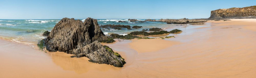 葡萄牙阿尔莫格拉夫阿伦特乔的岩石海滩图片