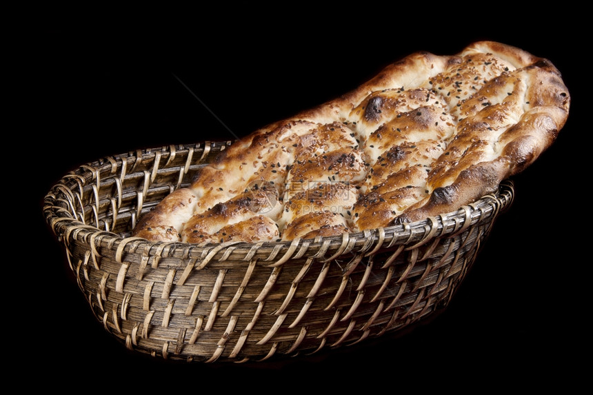 一种传统土豆泥面包叫做派德在篮子里吃过图片