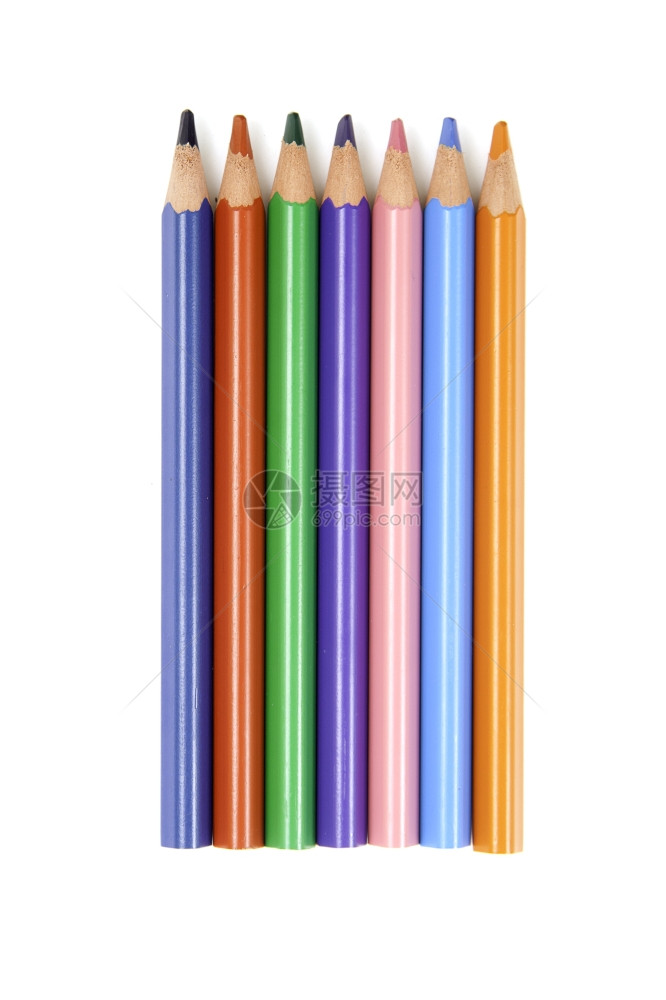 各种彩色铅笔垂直排在白黑地前图片
