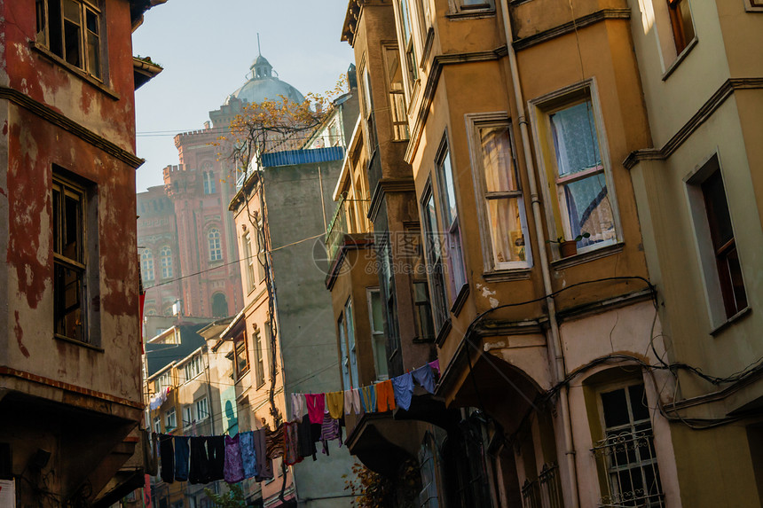 土耳其伊斯坦布尔Balat区传统街道和房屋图片