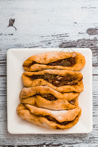 土耳其传统肉糕饼皮塔面包中的肉图片