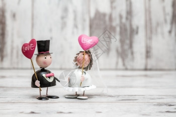 新娘和郎的花纹象征着对爱的承诺图片