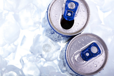 冰中的能源饮料冰中的能源饮料图片