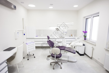 现代牙科实践椅和医使用的其他配件图片