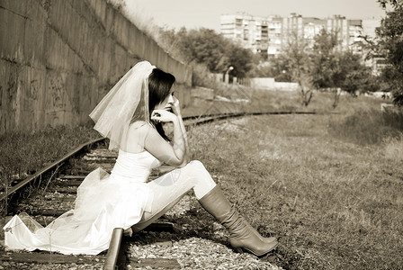 离家出走新娘穿着婚纱的女人背景图片