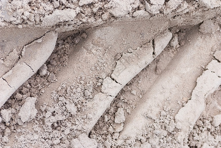 沙子的轨迹破碎沙子上的轮胎土壤覆盖背景