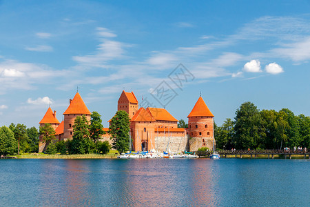 岛城堡特拉凯城堡在湖中央特拉凯立陶宛背景